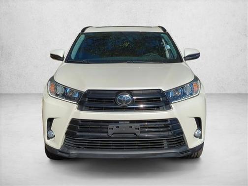 2017 Toyota Highlander SE
