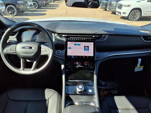 2025 Jeep Grand Cherokee Limited 4x2