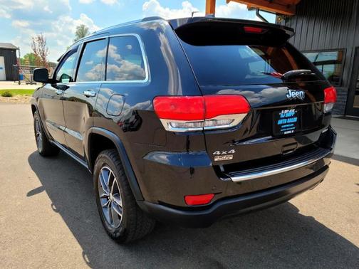 Diamond Black Crystal Pearlcoat 2017 Jeep Grand Cherokee Limited