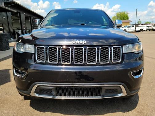Diamond Black Crystal Pearlcoat 2017 Jeep Grand Cherokee Limited