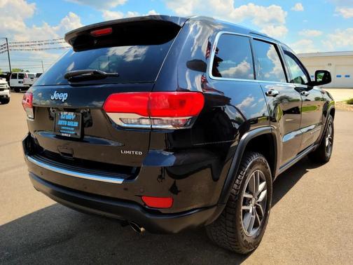 Diamond Black Crystal Pearlcoat 2017 Jeep Grand Cherokee Limited
