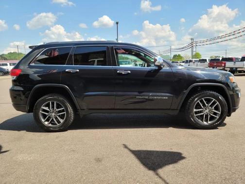 Diamond Black Crystal Pearlcoat 2017 Jeep Grand Cherokee Limited