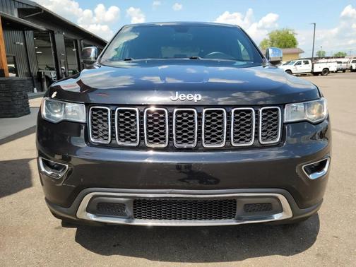 Diamond Black Crystal Pearlcoat 2017 Jeep Grand Cherokee Limited