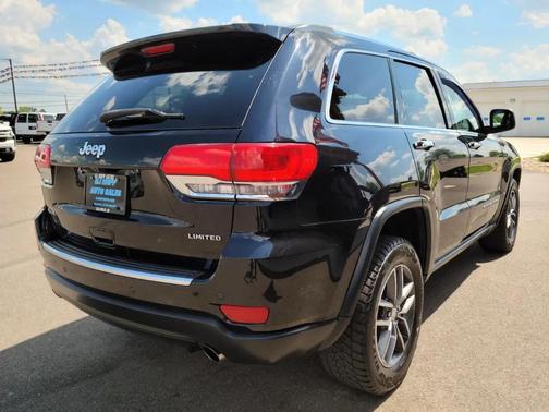 Diamond Black Crystal Pearlcoat 2017 Jeep Grand Cherokee Limited