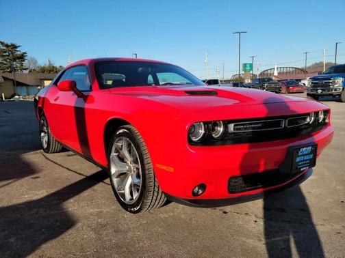 2016 Dodge Challenger SXT