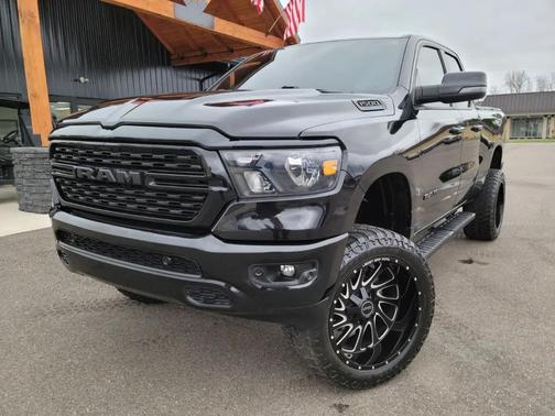 Diamond Black Crystal Pearlcoat 2023 RAM 1500 Big Horn/Lone Star