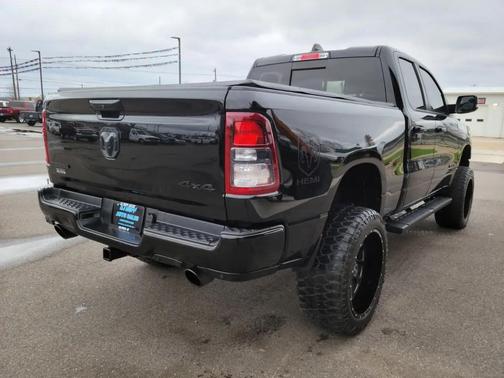 Diamond Black Crystal Pearlcoat 2023 RAM 1500 Big Horn/Lone Star