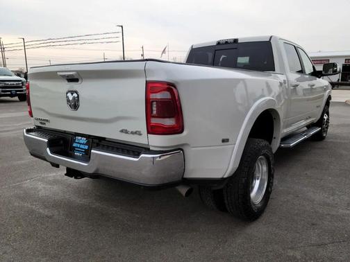 2019 RAM 3500 Laramie Crew Cab 4x4 8' Box