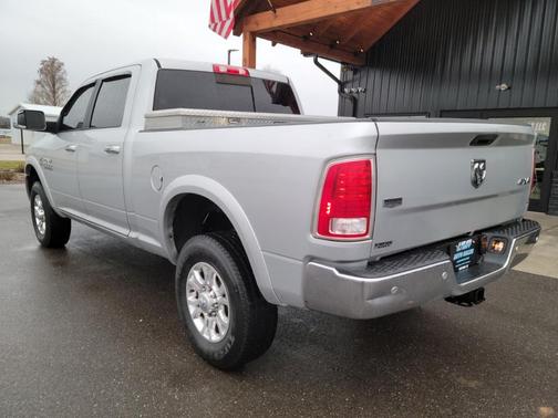 2018 RAM 2500 Laramie Crew Cab 4x4 6'4' Box