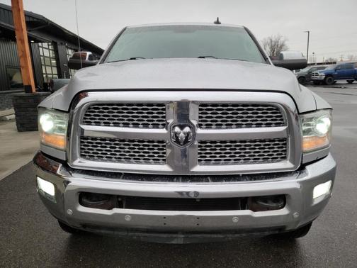 2018 RAM 2500 Laramie Crew Cab 4x4 6'4' Box