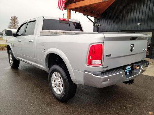 2018 RAM 2500 Laramie Crew Cab 4x4 6'4' Box