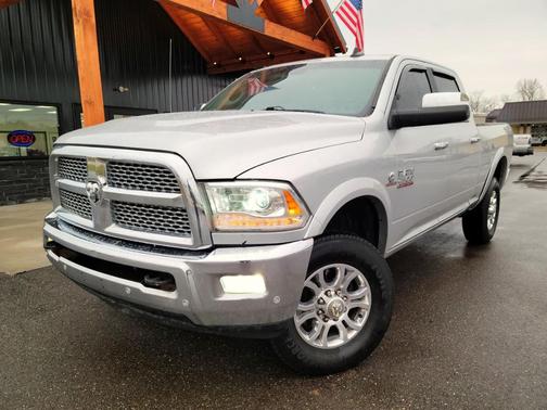 2018 RAM 2500 Laramie Crew Cab 4x4 6'4' Box