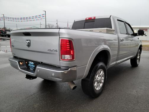 2018 RAM 2500 Laramie Crew Cab 4x4 6'4' Box