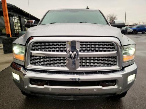 2018 RAM 2500 Laramie Crew Cab 4x4 6'4' Box