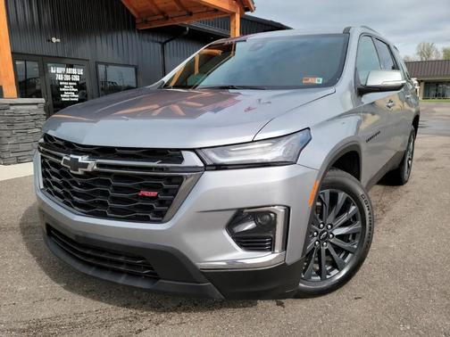 Sterling Gray Metallic 2023 Chevrolet Traverse RS