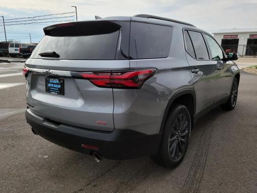 Sterling Gray Metallic 2023 Chevrolet Traverse RS