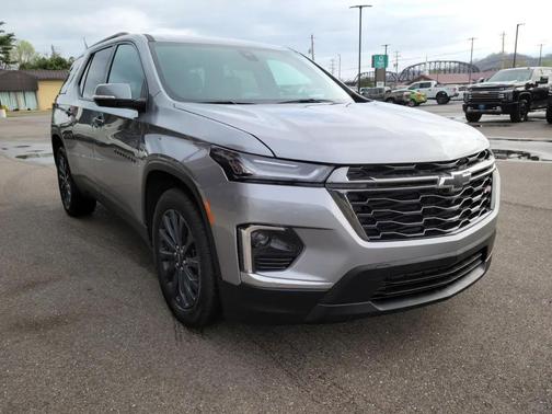 Sterling Gray Metallic 2023 Chevrolet Traverse RS
