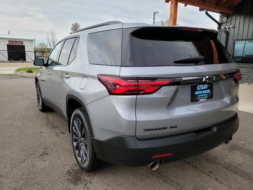 Sterling Gray Metallic 2023 Chevrolet Traverse RS