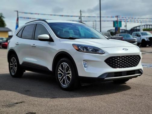 Star White Metallic Tri-Coat 2020 Ford Escape SEL