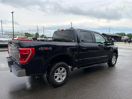 Blue 2022 Ford F-150 XLT