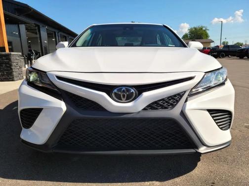 Super White 2020 Toyota Camry SE