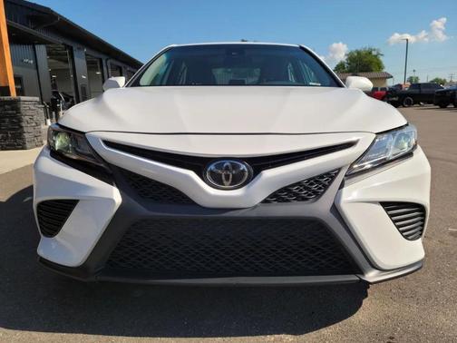 Super White 2020 Toyota Camry SE