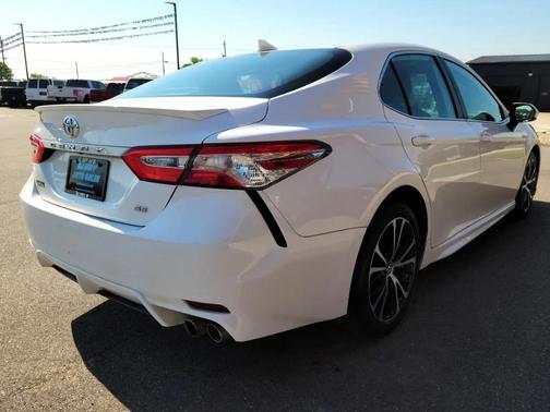 Super White 2020 Toyota Camry SE