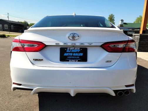 Super White 2020 Toyota Camry SE