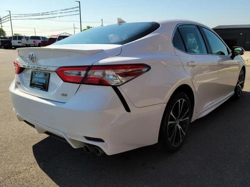 Super White 2020 Toyota Camry SE