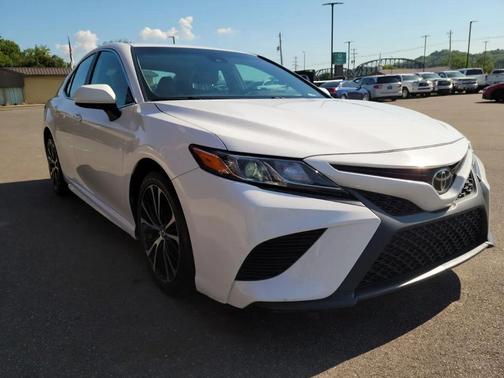 Super White 2020 Toyota Camry SE