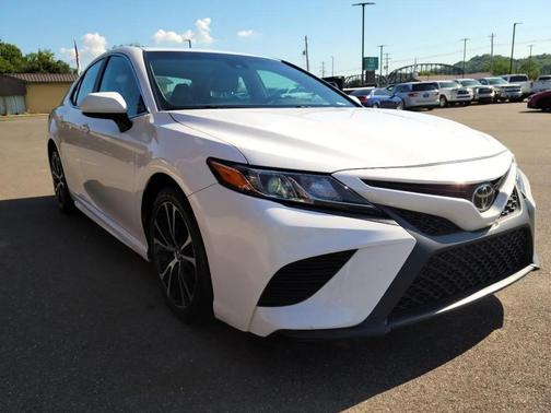 Super White 2020 Toyota Camry SE