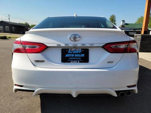 Super White 2020 Toyota Camry SE