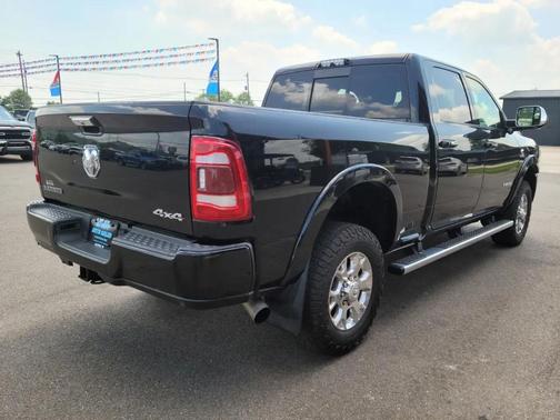 Diamond Black Crystal Pearlcoat 2021 RAM 2500 Laramie Crew Cab 4x4 6'4' Box