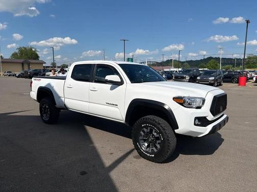 Super White 2018 Toyota Tacoma SR5