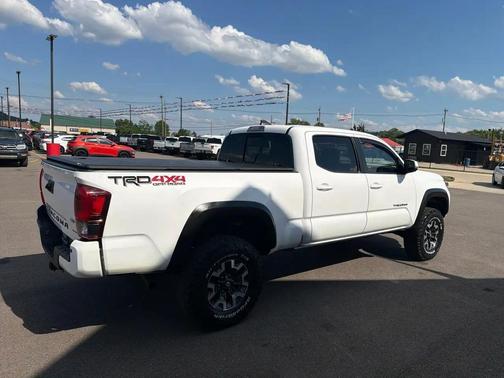 Super White 2018 Toyota Tacoma SR5