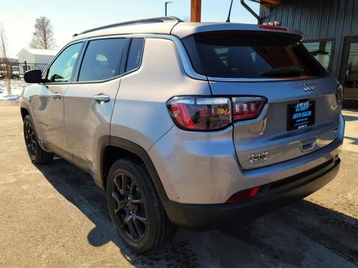 2022 Jeep Compass Latitude Lux