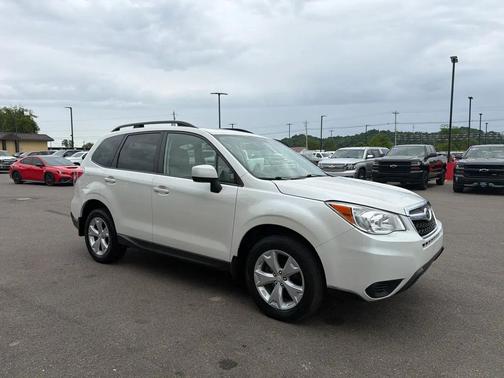 Crystal White Pearl 2016 Subaru Forester 2.5i Premium