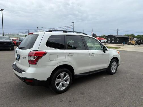 Crystal White Pearl 2016 Subaru Forester 2.5i Premium