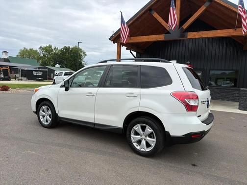 Crystal White Pearl 2016 Subaru Forester 2.5i Premium
