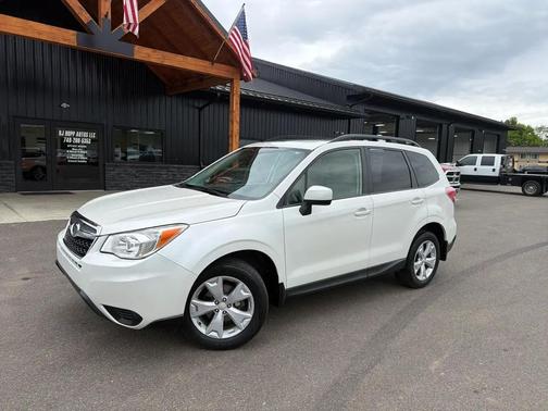 Crystal White Pearl 2016 Subaru Forester 2.5i Premium