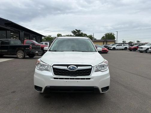 Crystal White Pearl 2016 Subaru Forester 2.5i Premium