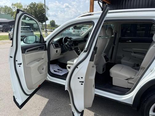 Pure White 2019 Volkswagen Atlas 3.6L SE w/Technology