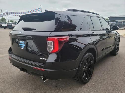Agate Black Metallic 2023 Ford Explorer ST-Line