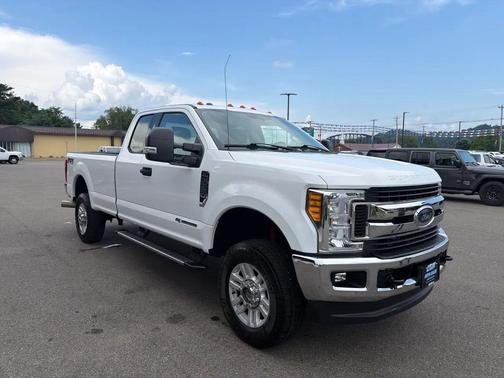 Oxford White 2017 Ford F-350 XLT