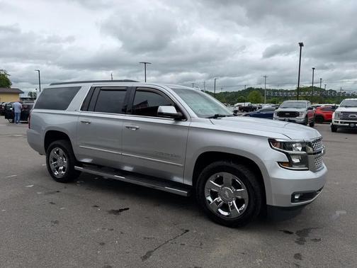 Silver Ice Metallic 2019 Chevrolet Suburban LT