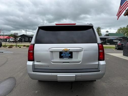 Silver Ice Metallic 2019 Chevrolet Suburban LT