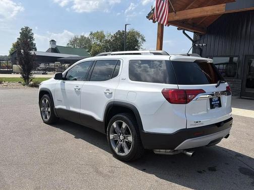 White Frost Tricoat 2017 GMC Acadia SLT-2