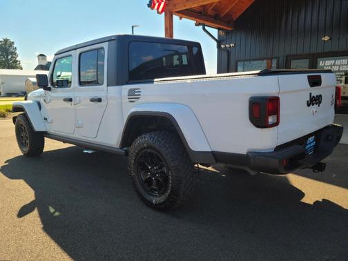 2022 Jeep Gladiator Sport