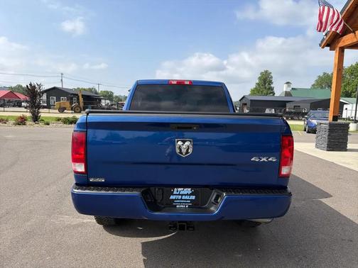 Brilliant Black Crystal Pearlcoat 2018 RAM 1500 Tradesman/Express