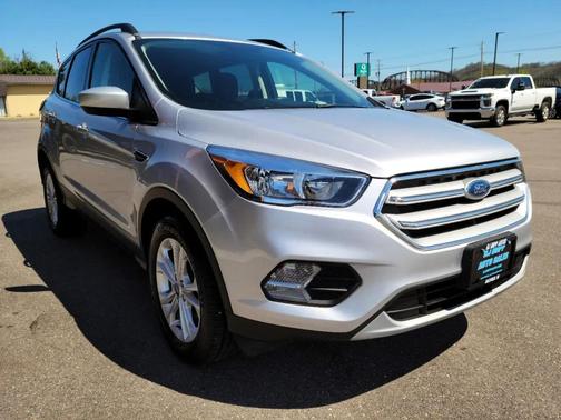 Ingot Silver Metallic 2018 Ford Escape SE